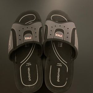 This is a sandle that has not been used
